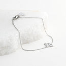 Pulseira fina com flor