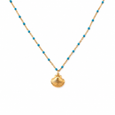 Colar dourado com pingente de concha