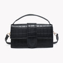 Bolsa de mão com textura croco