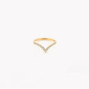 Anel de aço em forma de V com brilhantes